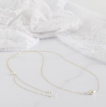 Charger l&#39;image dans la galerie, Collier de dos mariée perles de cristal swarovski perles nacrées

