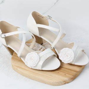 clips à chaussures mariée fleur satin blanche perle strass swarovski