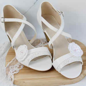 Clips à chaussures fleur de satin blanche perle nacrée