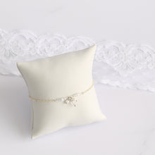 Charger l&#39;image dans la galerie, Bracelet de mariage perles blanches et perles de cristal Swarovski argent 925
