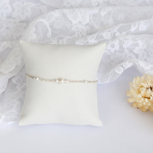 Bracelet de mariée minimaliste perles nacrées blanches swarovski
