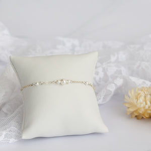 Bracelet de mariée perles blanches nacrées swaorvski