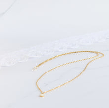 Charger l&#39;image dans la galerie, Collier de dos mariée doré or fin cabochon nacre naturelle pendentif de cristal de quartz
