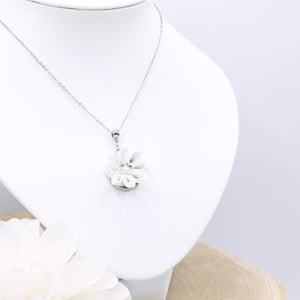 Collier de mariée fleur blanche