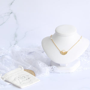 Collier mariée perles de cristal swarovski connecteur demi-cercle cabochon nacre blanche